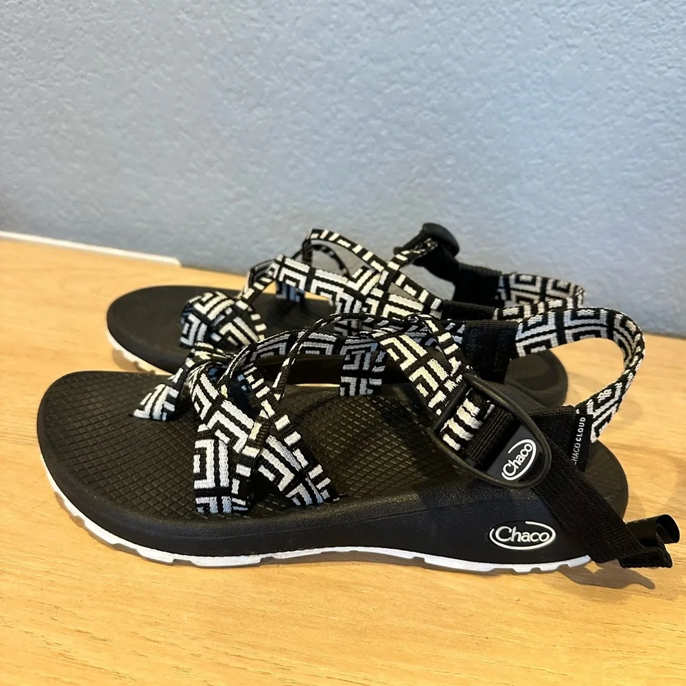 Chaco Sandals - Women’s size 8 - Black and White - Picture 4 of 4